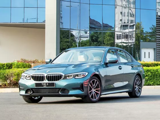 Dịch vụ thay Kính chắn gió xe BMW 320i tận nơi